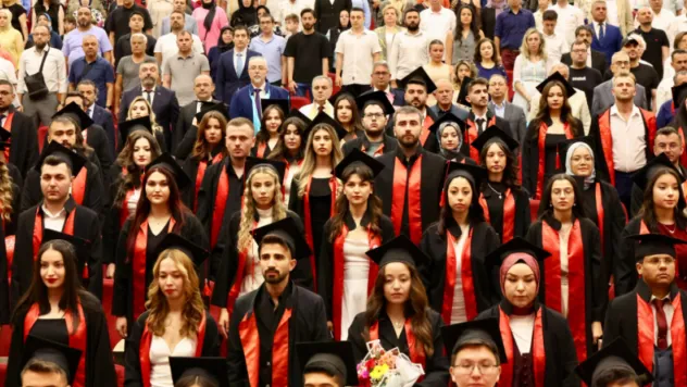 ERÜ İktisadi ve İdari Bilimler Fakültesi'nden 681 Yeni Mezun
