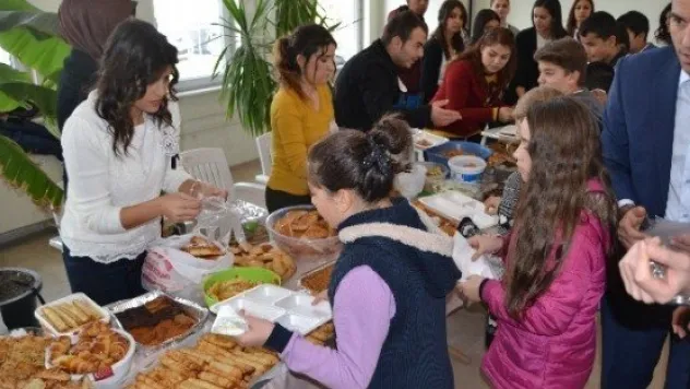 Erü Beden Eğitimi Ve Spor Meslek Yüksek Okulundan İhtiyaç Sahibi Okul Ve Öğrenciler Yararına Kermes 