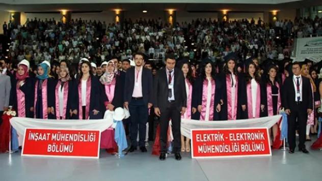 ERÜ Mühendislik Fakültesi'nde mezuniyet heyecanı