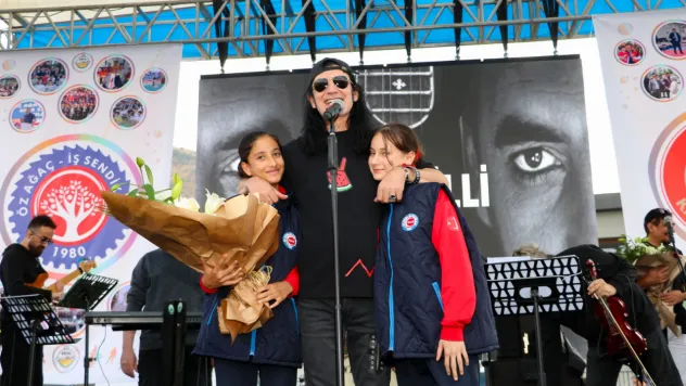 ERVA Spor Okulları Gençlik Şöleni'nde Murat Kekilli sahne aldı