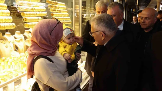 Esnafla buluşan Büyükkılıç: 'Durmak yok, koşmaya devam'