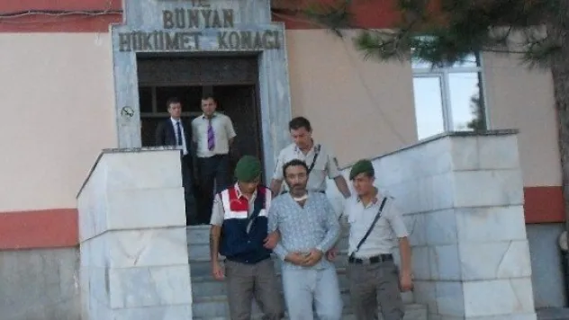 Eve Bacadan Giren Hırsıza Meydan Dayağı 