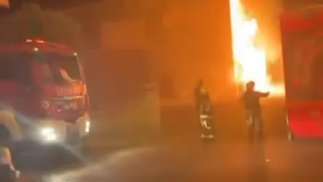 Fabrika deposunda çıkan yangın söndürüldü