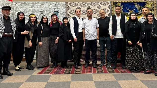 Farklı okullardan bir araya gelen öğretmenler tiyatro sahnesinde buluştu