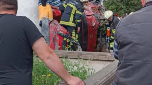 Freni tutmayan kamyonet mezarlığa uçtu