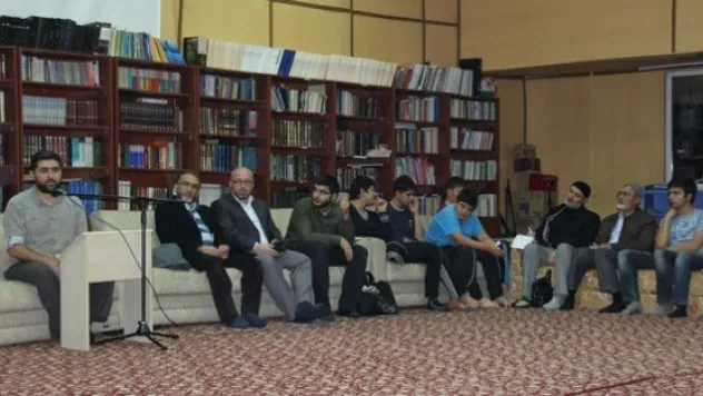  GAZETECİ ADEM ÖZKÖSE ERCİYESLİ GENÇLERLE BULUŞTU