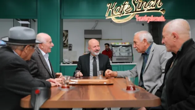 Gençlerden Başkan Çolakbayrakdar'a hizmet teşekkürü