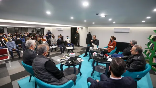 Gençlerle kitap sohbetleri devam ediyor
