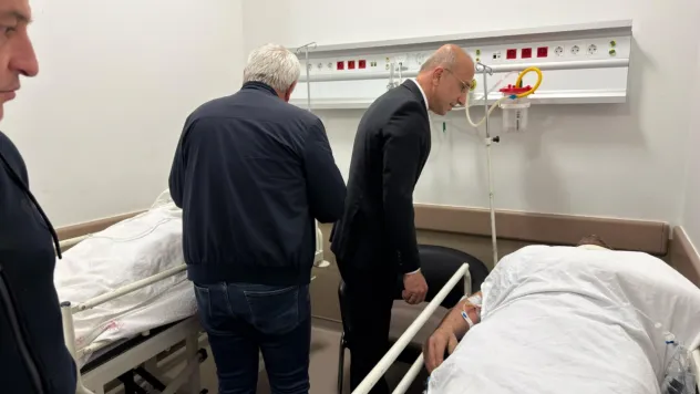 Göçükte yaralanan işçilere CHP'lilerden ziyaret
