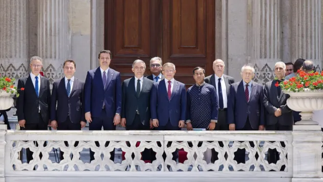 Gül, Arıkan ve Davutoğlu D-8'in 28'inci kuruluş yıldönümünde bir araya geldi