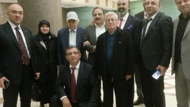  ''GÜZEL ADAMLAR'' DAVUTOĞLU'NA EŞLİK ETTİ