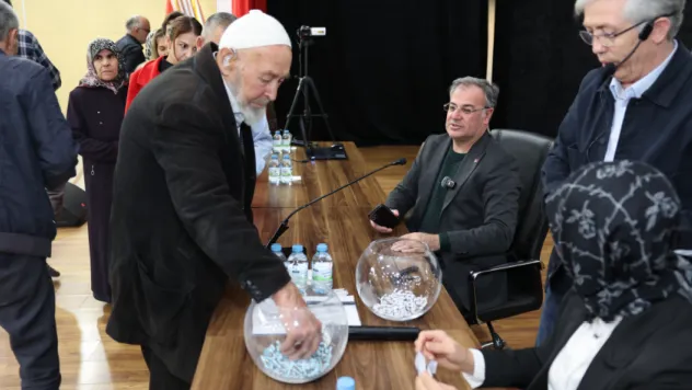 Hacılar'da merakla beklenen konut kura çekimi yapıldı