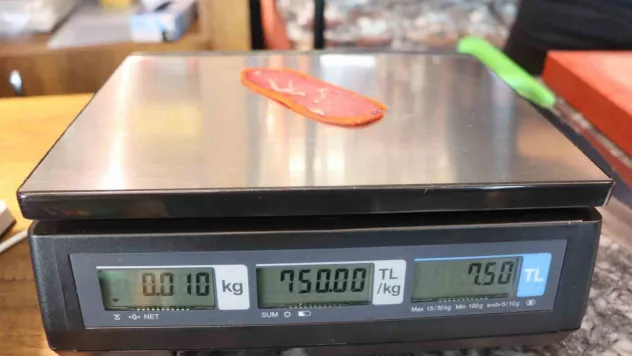 Bir dilim pastırma bir ekmek parası