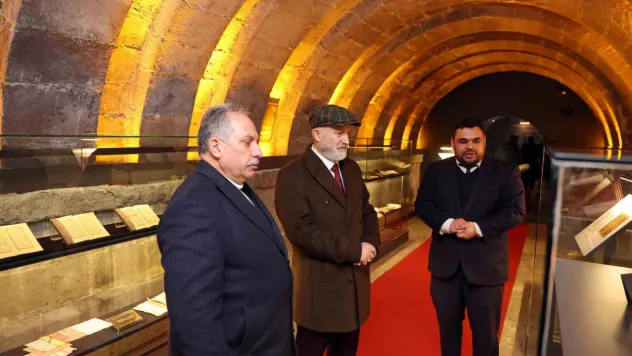 Halil Necipoğlu, Tıpkıbasım Mushaflar Sergisi'ne hayran kaldı