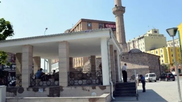 Hatıroğlu Camisi'ne Melikgazi Çalışması 