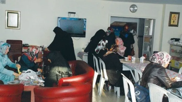 HİCRİ YILBAŞI'NDA İLİM HİKMET VAKFI UŞURE DAĞITTI