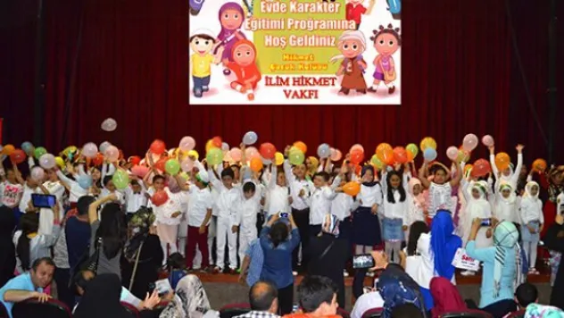 Hikmet Çocuk Kulübü yılsonu programı göz doldurdu