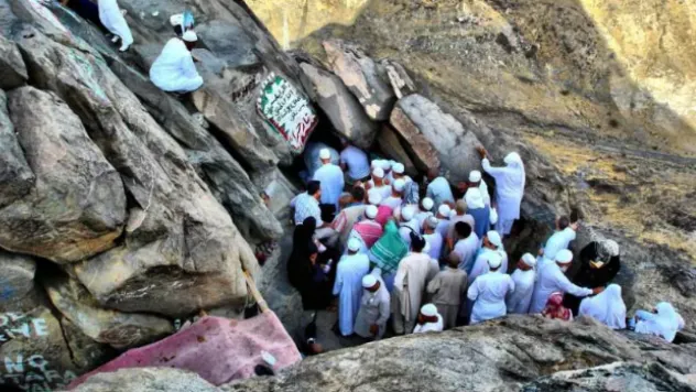 Hira Mağarası'nda ziyaretçi kuyruğu