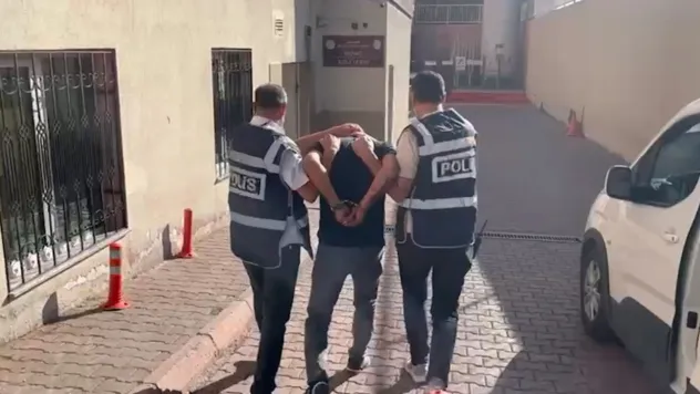 Hırsızlık ve dolandırıcılık suçundan hükümlü firari yakalandı