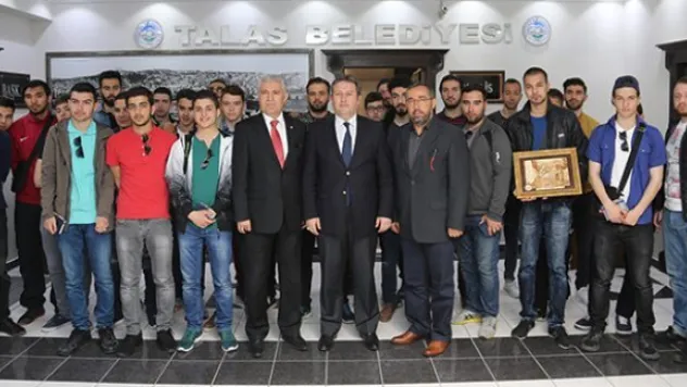 Hollanda'daki Türk gençlere altın öğütler