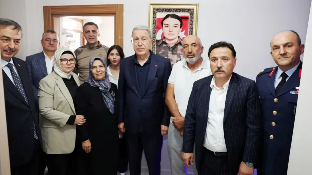 Hulusi Akar, 15 Temmuz Şehidi Komiser Yardımcısı Kübra Doğanay'ın Ailesini Ziyaret Etti