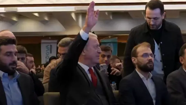 Hulusi Akar'a Gençlerden Yoğun İlgi