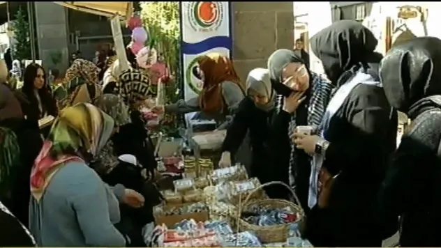 Hunat Medresesi'nde Gazze İçin Bereketli Buluşma: Ümmet Çarşısı'na Yoğun İlgi