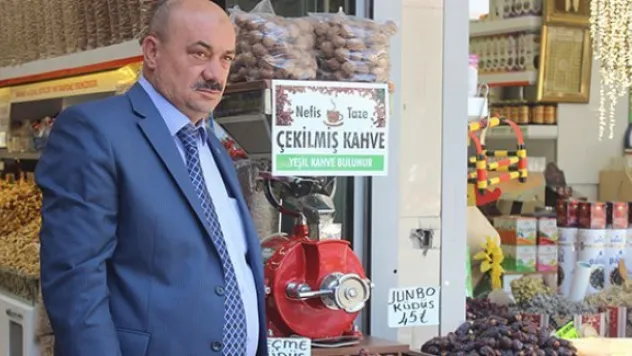 Hurma satışları esnafın yüzünü güldürdü