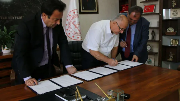 Hürriyet Meslek Lisesi kütüphanesine 3 bin kitap