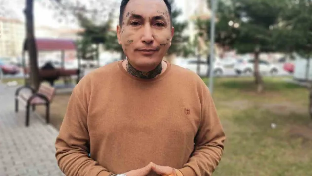Yüzüne ve eline yaptırdığı dövmeler başına bela oldu