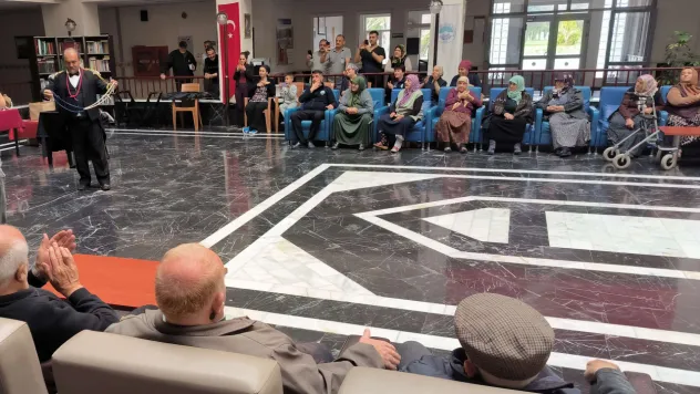 Huzurevindeki Yaşlılara Ramazan Bayramı'nda İllüzyon Şöleni