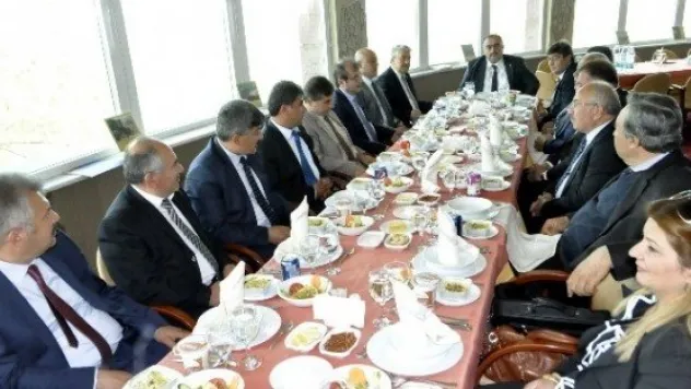 İl Başkanı Mete Eke Mhp'li Büyükşehir Belediye Meclis Üyeleri İle Bir Araya Geldi 