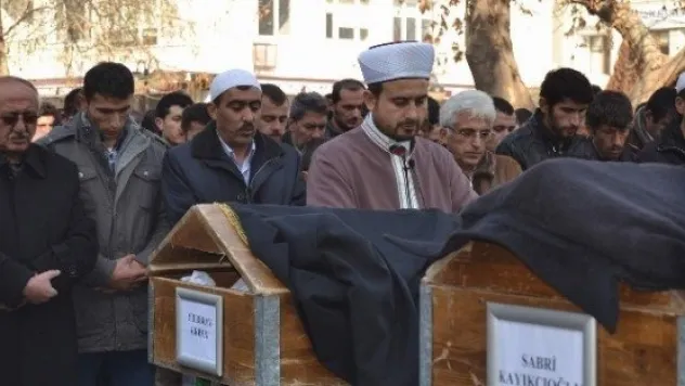 İl Milli Eğitim Müdürlüğü Basın Yayın Sorumlusu Ahmet Kayıkçıoğlu'nun Babası Son Yolculuğuna Uğurlandı 