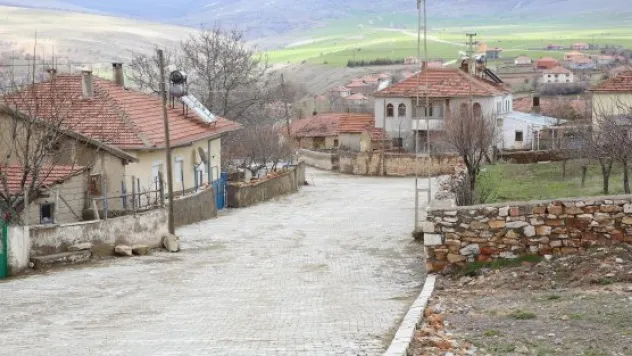 İlçelerde yol ve kilitli parke atağı