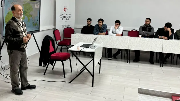 İlim Yayma Cemiyeti'nde Hizmet İçi Eğitim: Osman Gerçek İslam Dünyası ve İslami Hareketleri anlattı