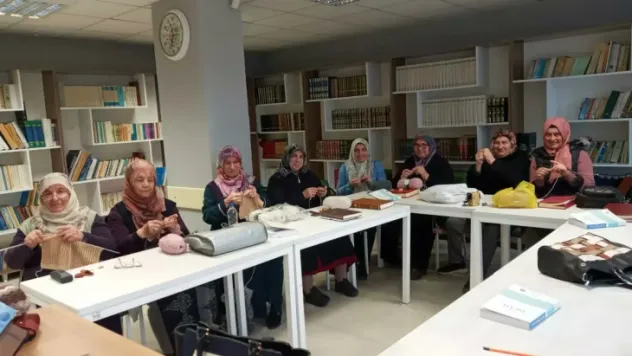 İlmekleri ihtiyaç sahibi çocuklar için atıyorlar