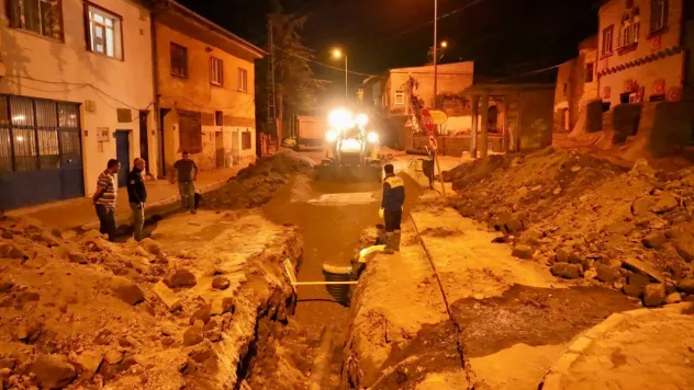 İncesu'da belediye ekipleri gece mesaisinde