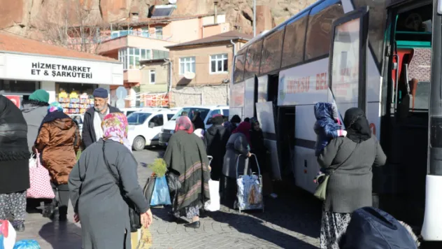 İncesu'da 'Fidan Dik Orman Olsun, Yaşayacak Yurdun Olsun' sloganı ile 5 bin çam fidanı dağıtıldı