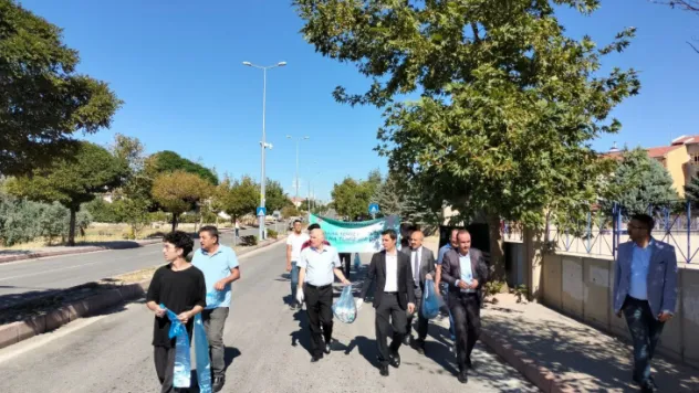 İncesu'da, kaymakam ve belediye başkanı çevre temizliği yaptılar