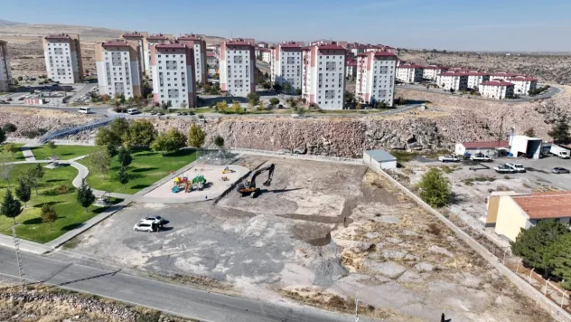 İncesu'ya kapalı halı saha kazandırılıyor