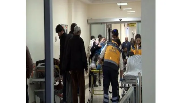 İneğin çarptığı kadın hastaneye kaldırıldı