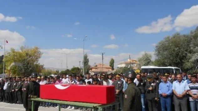 İntihar Eden Asker Toprağa Verildi 