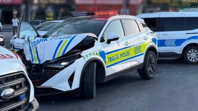 İşçi servisi ile polis otosu çarpıştı: 3 hafif yaralı
