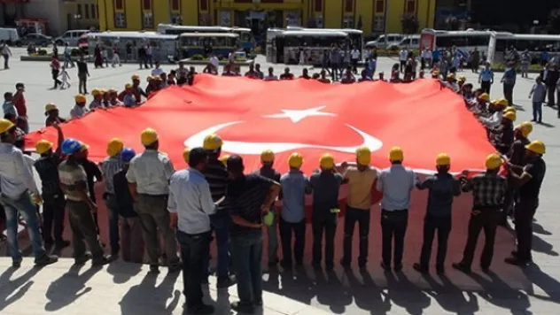 İşçiler işlerini bırakıp terörü lanetlediler