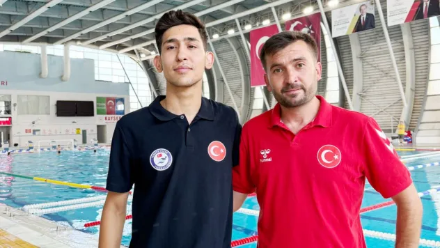 İşitme engelli yüzücü Mehmet, Yaz Olimpiyat Oyunları'na hazırlanıyor