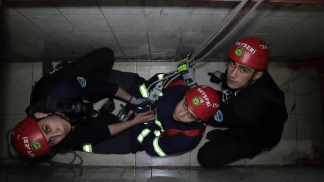 İtfaiye erlerinin 'komando' gibi zorlu eğitimi