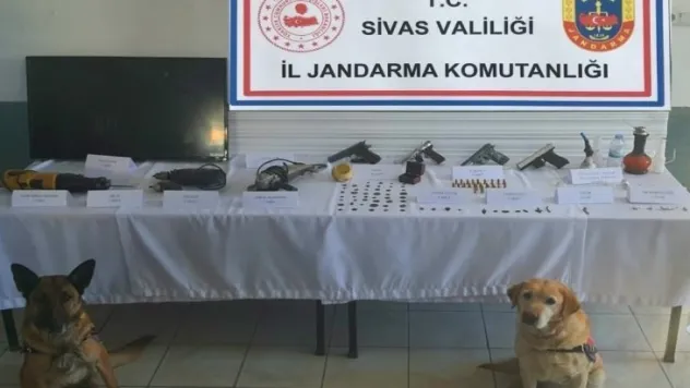 Jandarma'dan uyuşturucuya darbe, 7 kişilik uyuşturucu şebekesi çökertildi
