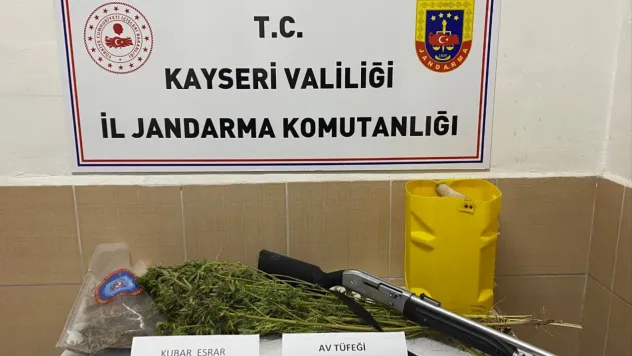 Jandarma ekipleri bin 690 gram kubar esrar ele geçirdi