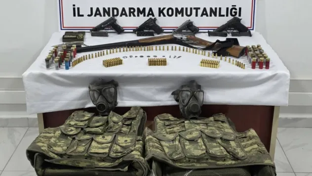 Jandarmadan cephanelik gibi eve baskın