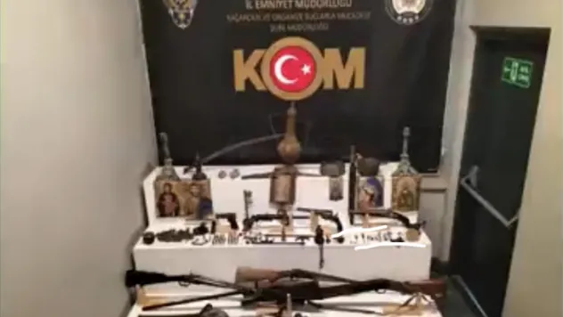 Kaçakçılık operasyonunda 96 parça tarihi eser niteliği taşıyan materyal ele geçirildi